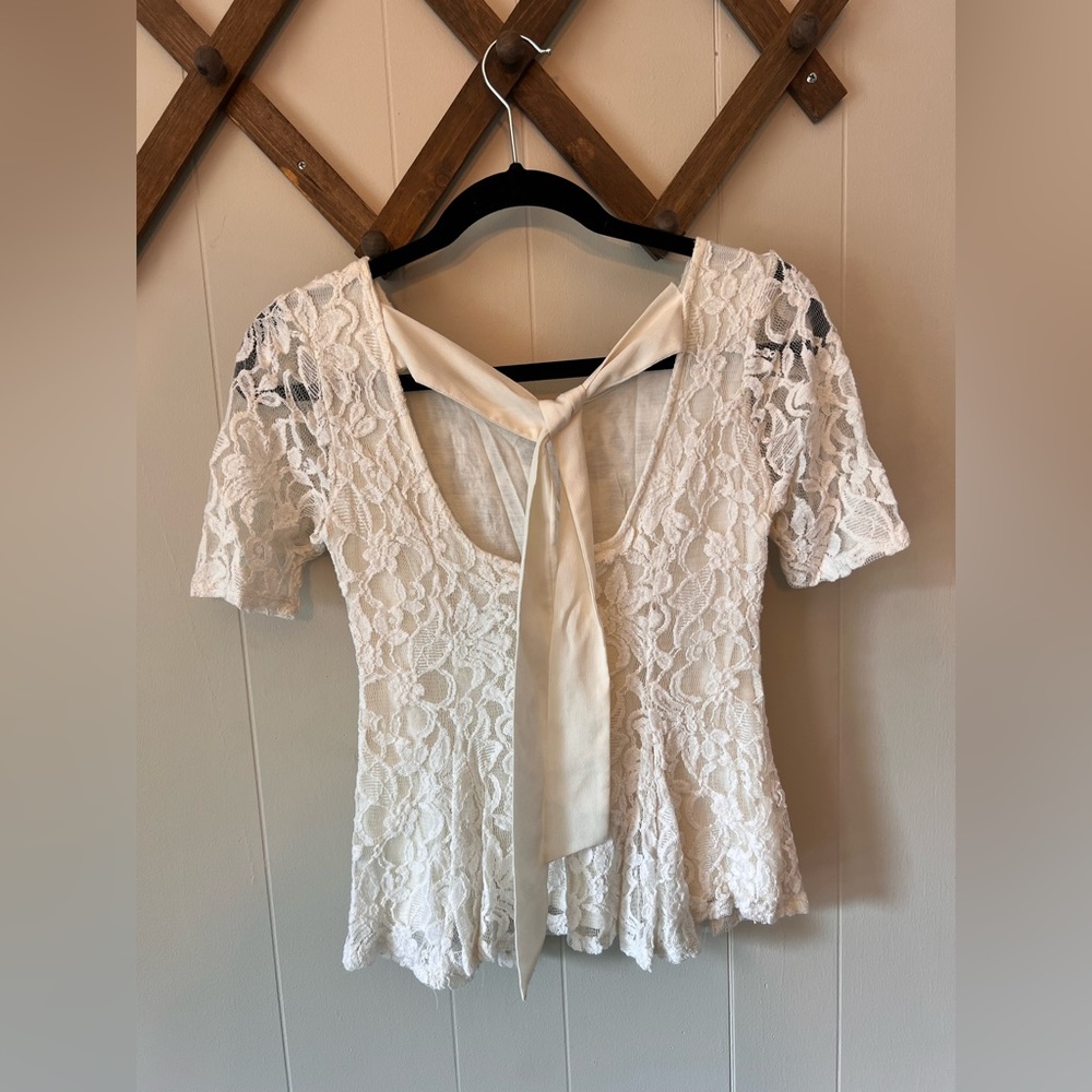 Lace square neck top! Chiffon bow in the back